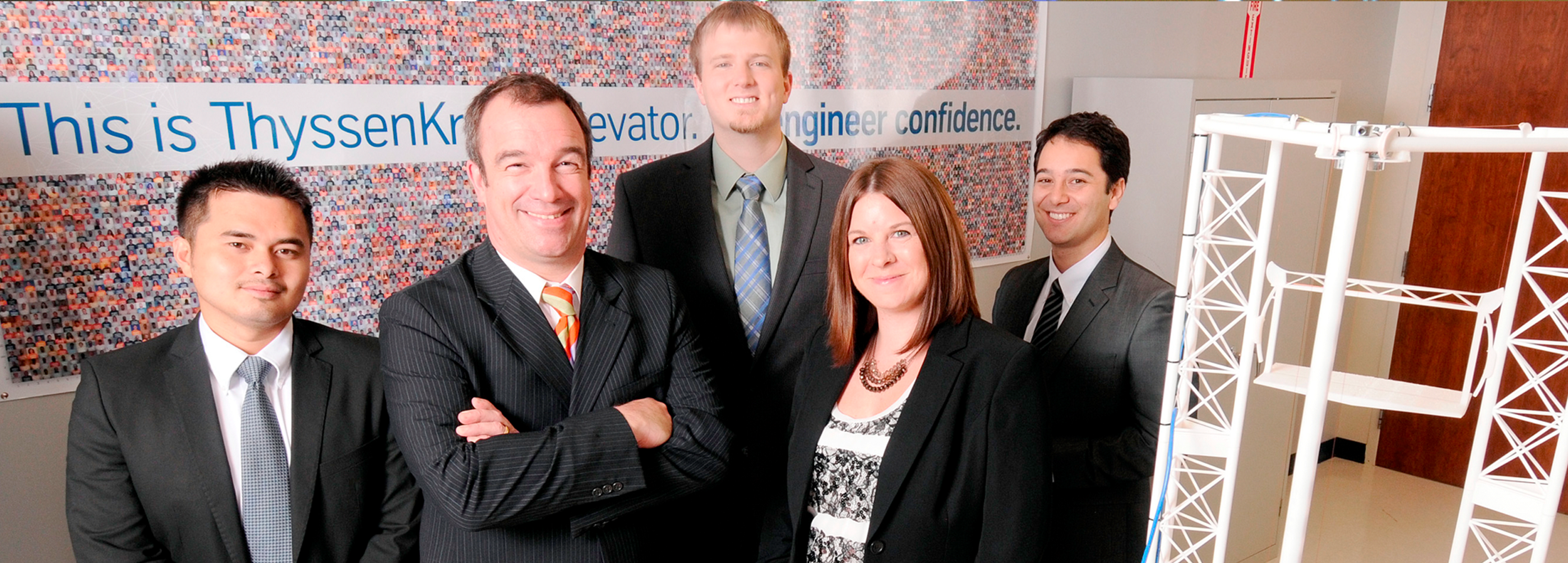  Banner image of business professionals